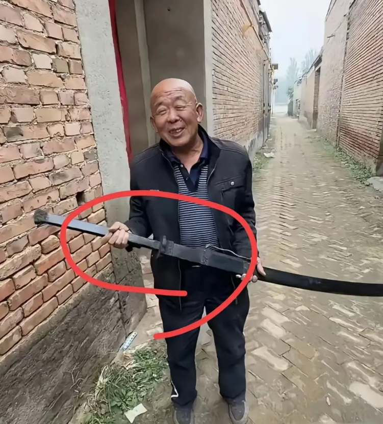大爷说他祖上是锦衣卫。