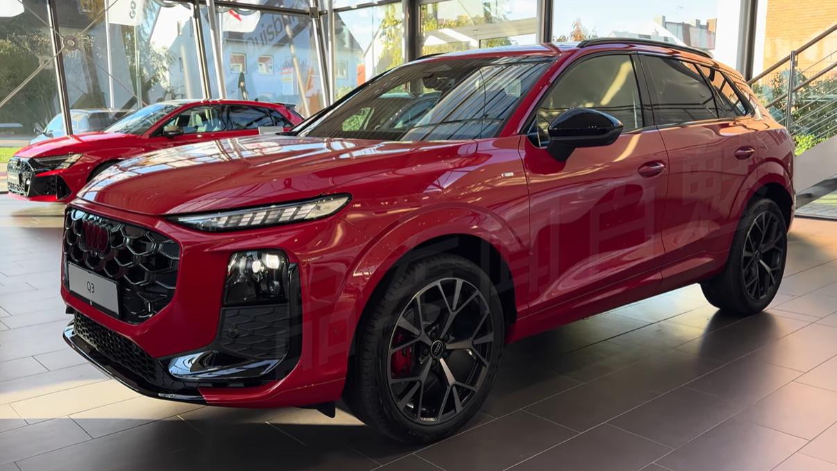 全新一代奥迪Q3实车，外观更帅气，内置大尺寸智联屏，尺寸大一圈