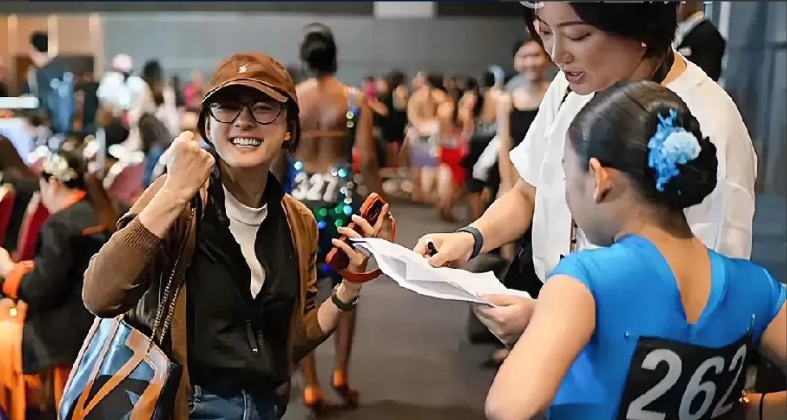 有钱人生孩子托举

穷人生孩子是相互拖累？

孙俪女儿在英国得到了舞蹈冠军，又一