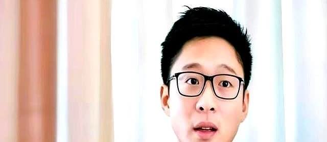 42岁单身带娃冲上热搜，霍启山这波操作让豪门滤镜碎一地

巴黎奥运期间，郭晶