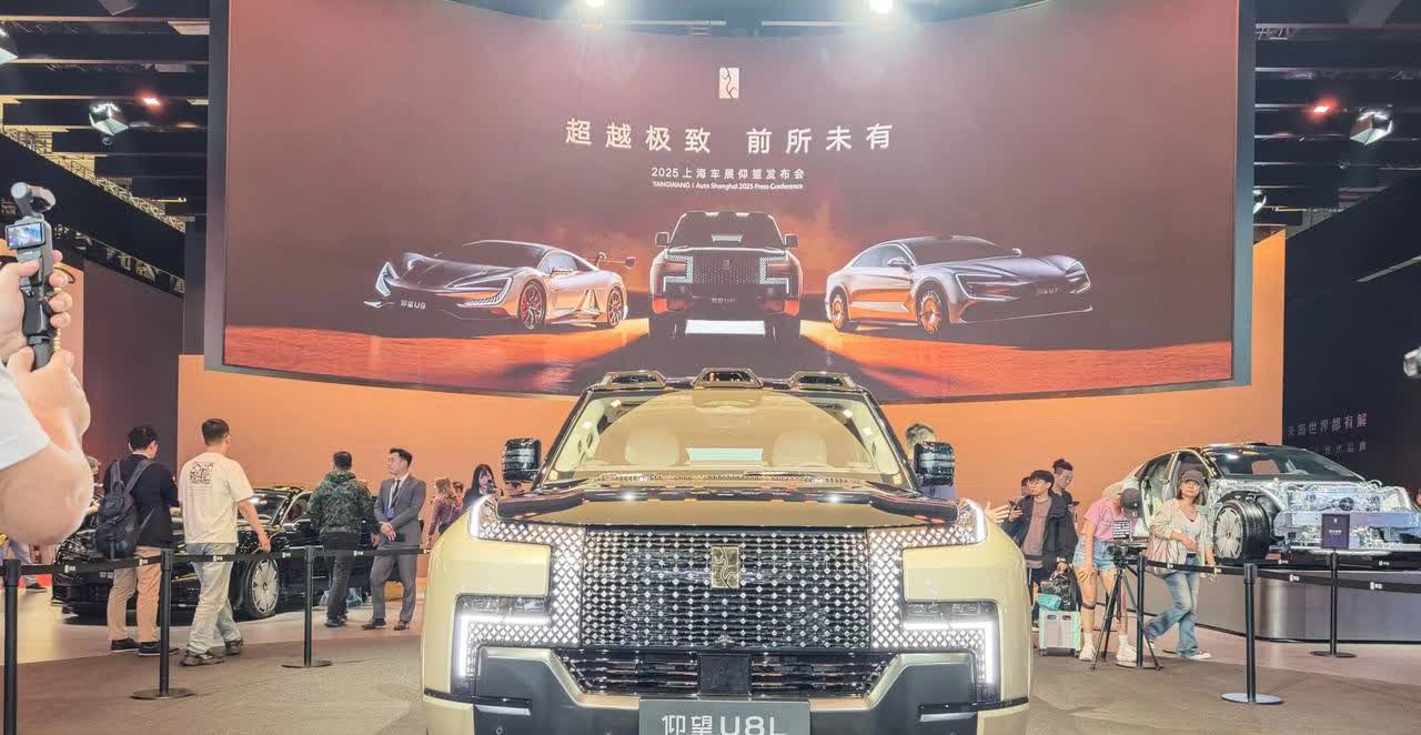 比亚迪又放大招了！

高端车系精品来袭，本以为比亚迪仰望U8已经够大了，没想