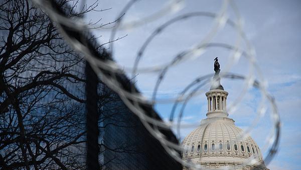 美国多名国会议员反对或质疑特朗普政府对委发动军事打击