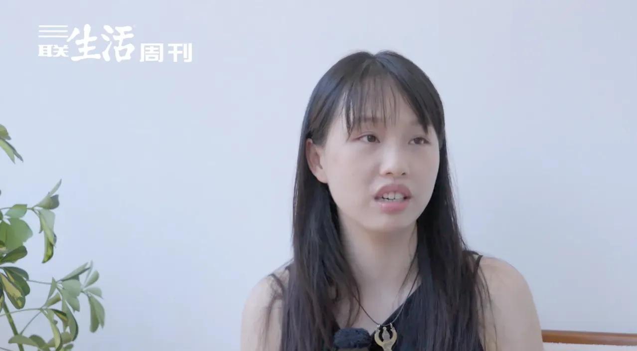 就个人而言，纹眉能过上更好的生活，那就选择赚钱多且轻松的一条路，理应如此。
就集