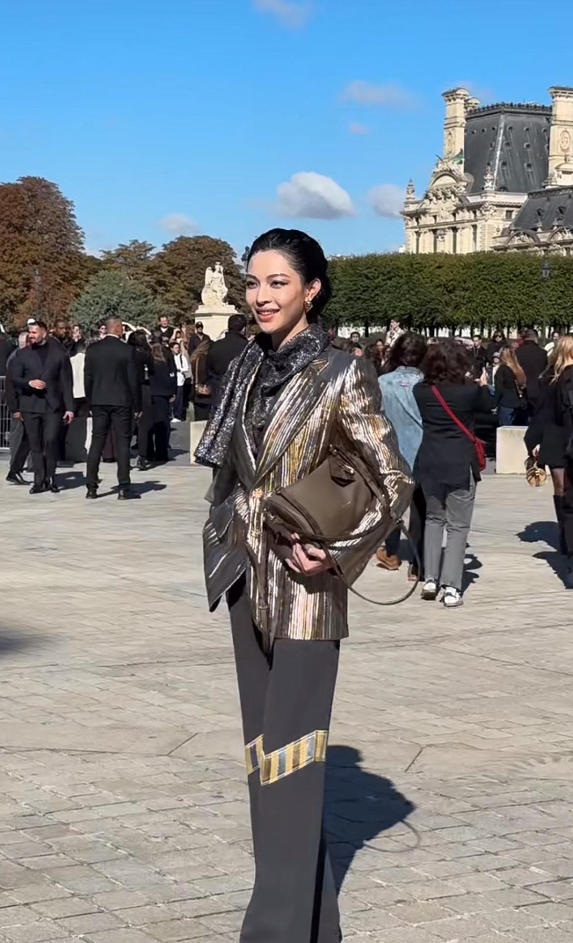 连钟楚曦都撑不起来的衣服，你们觉得怎么样？
其实我感觉撑起来了[笑哭]而且我觉得