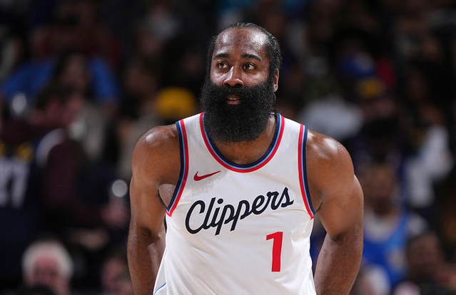 我反正是很感谢哈登能坚决做出离开的决定的，回过头来看，不得不说哈登的判断很准确，