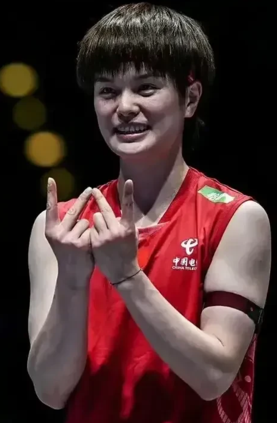 北京时间7月24日，2025中国羽毛球公开赛展开一场女单1/8决赛的争夺。赛会2
