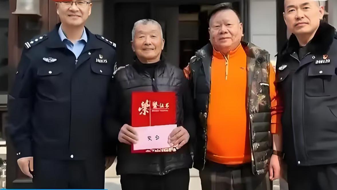 ​钦佩！85岁抗癌老人跳河救80岁落水老人，盘点见义勇为的老人们！