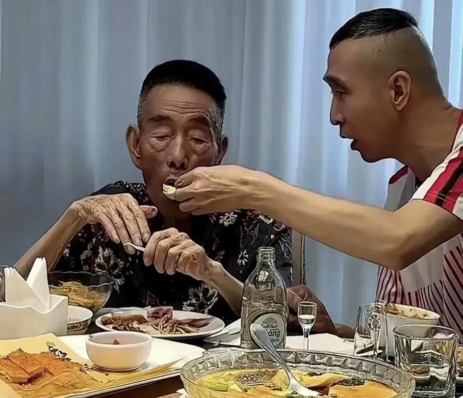糊涂啊，条子哥韩兆，非要学李玉刚吗？
杨少华老爷子去世，众星网上发文悼念，这其中