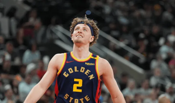 NBA季后赛首轮G4，勇士主场109-106击败火箭，总比分3-1领先。
赛后，