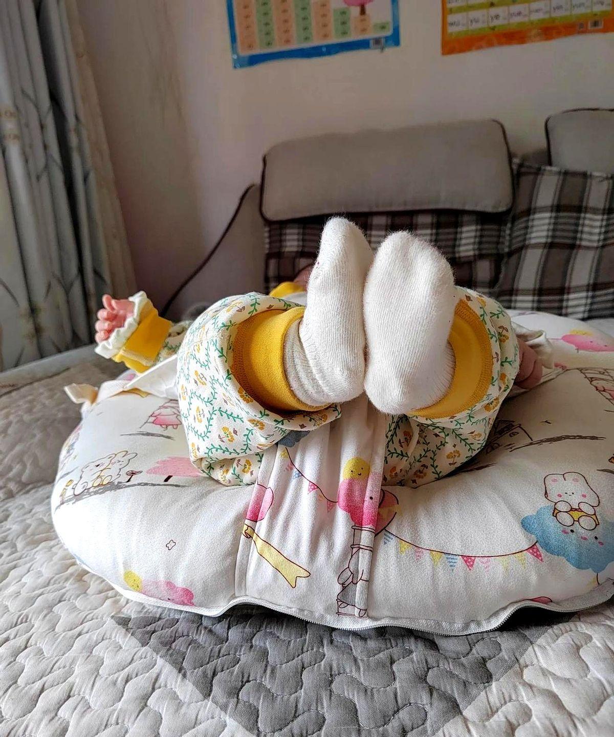 职场妈妈真的矫情？两个打工人的真实经历让人破防！
总有人说体制内孕妇能上班到生，