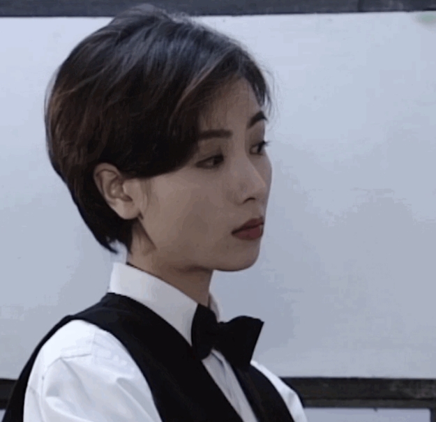 1991年，21岁的李嘉欣为宣示主权，喊40岁刘銮雄到剧组探班，结果大刘同时将2