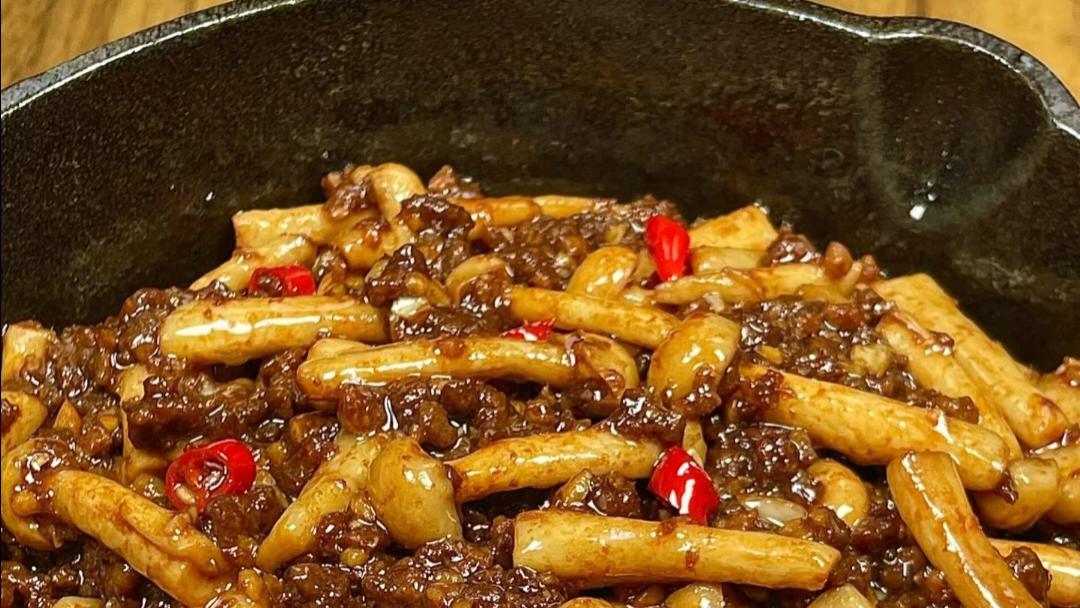 肉末炒白玉菇：一口鲜掉眉毛的米饭杀手