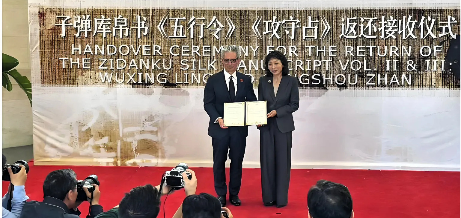 国宝回家了！背后原因让人深思！











啥？流浪海外快80年的宝贝
