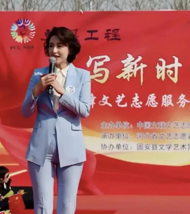 主持人愤怒：人心脏看什么都脏！去河北主持活动，因为着装引起争议 ，那么，你有没有