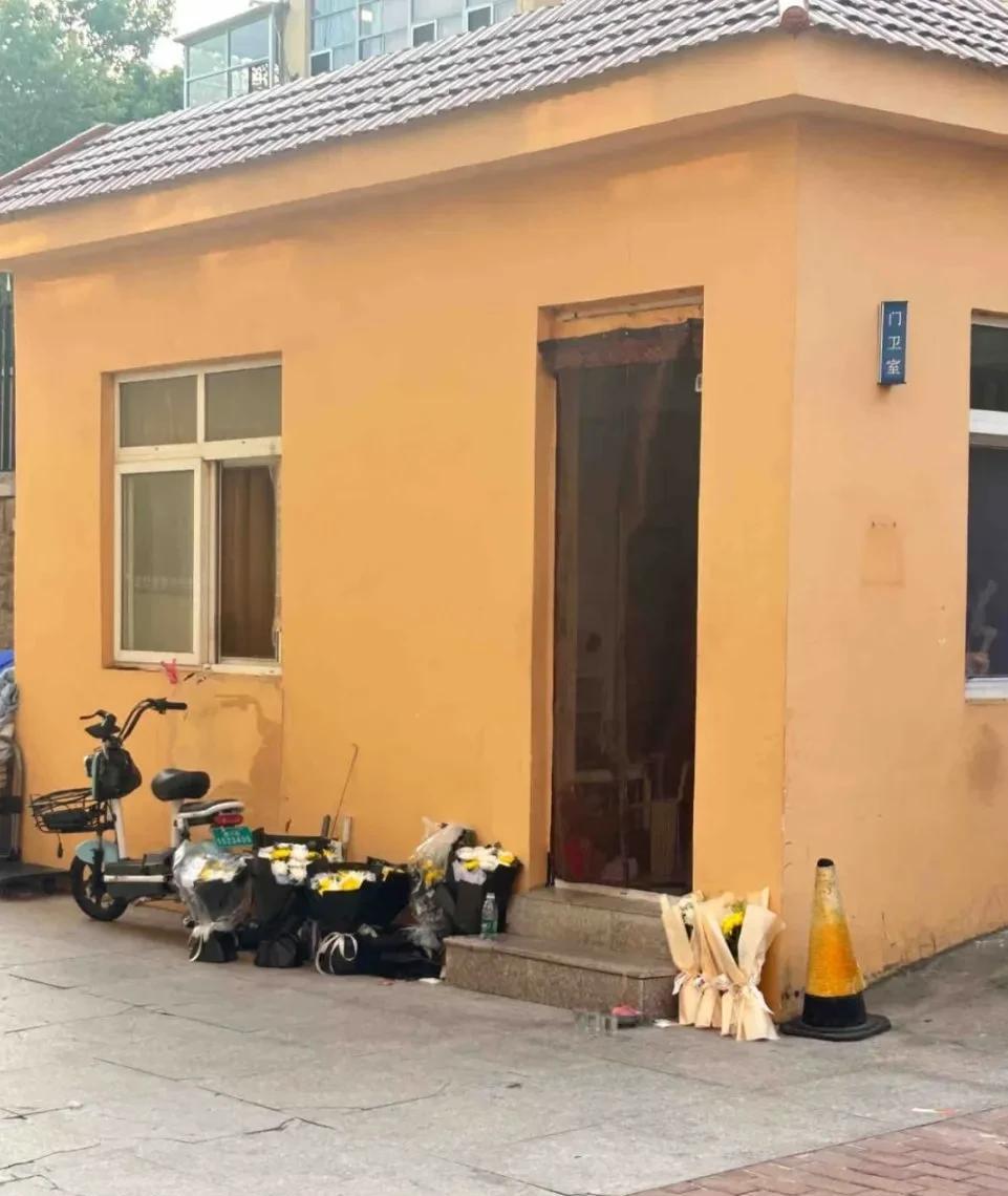 青大天天营销毕业典礼，假唱作秀，就算毕业典礼赢过维也纳金色大厅有什么用？
看到这