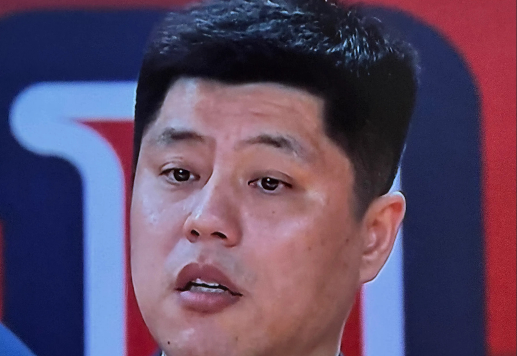 非常不能理解。
1，山西男篮要回赵戌红后，从来也不让上场。堂堂一个大中锋，偏偏要