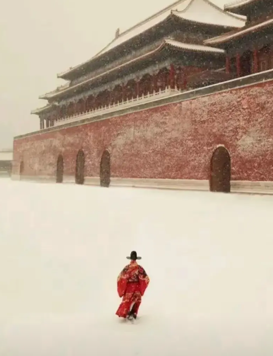 在看历史的时候，我会生出特别沉重的遗憾。例如对明朝的张居正。张居正可以说是呕心沥