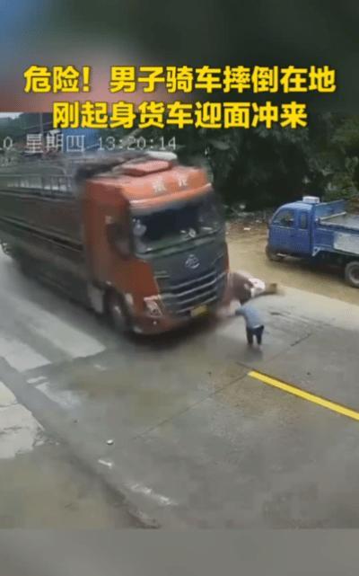 真是命硬，昨天中午，广西博白男子骑电瓶车先是追尾摔倒，滑行数米远，迎面驶来一辆大