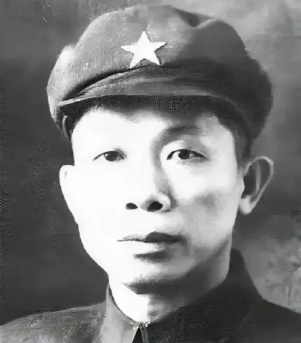 冯白驹没有授衔，这应该是比较遗憾的一件事。作为琼崖纵队司令员，在海南坚持革命30
