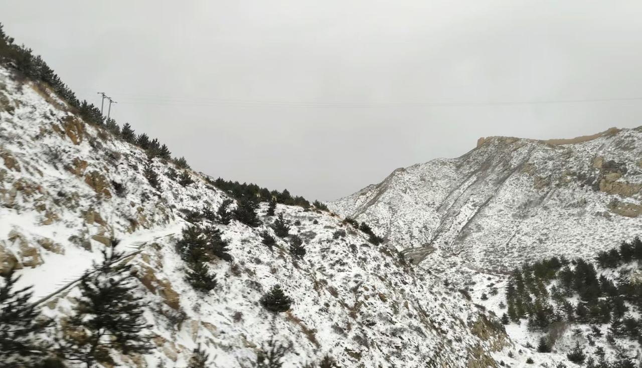 #冬日生活打卡季#山的那一边，就是我心心念念的故乡……[祈祷][祈祷][祈祷]