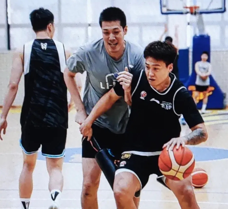 广东队训练球馆开始热闹起来了，皆因参加全运会球员‌陆续到来‌，被受关注的当属赵睿