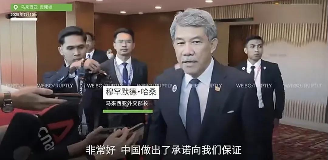 中国无条件签署《东南亚无核武器区条约》议定书，这让东南亚国家很高兴，它们心中的石