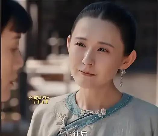 39岁热依扎演17岁少女，这次真的垮了吗？热依扎演17岁少女，一听就觉得悬。但看