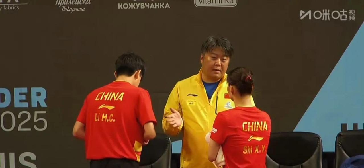五局比分为:5-11，11-6，11-8，6-11，6-11。
瑞典组合的女选手
