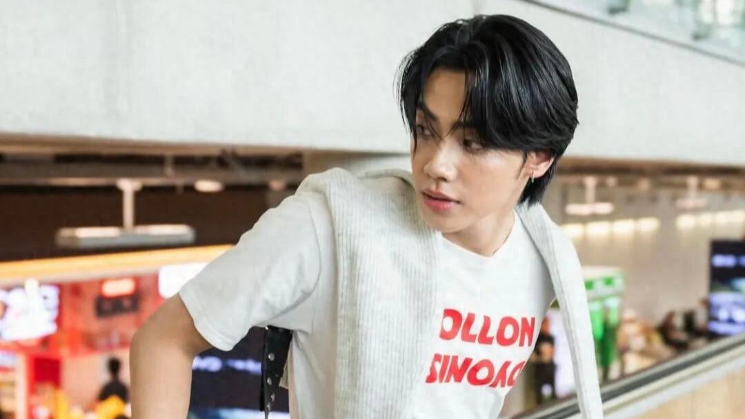 挖到宝藏了！泰国歌手Peemwasu的穿搭，简直是隐藏的时尚教科书！