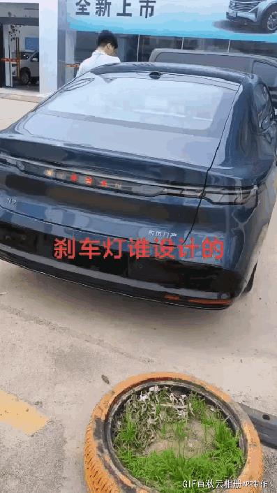 雾天跟车你想骂娘，尤其那种熏黑尾灯的