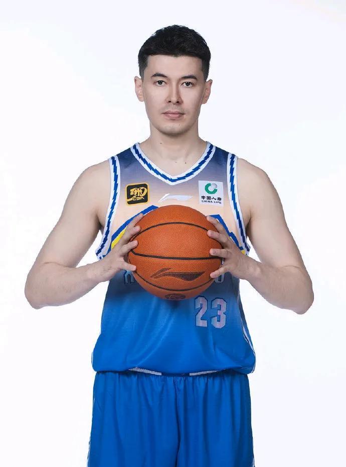 1、新疆队赵睿，李炎哲伤势如何？是否能参加剩下的比赛？目前新疆队官方没有报道，据