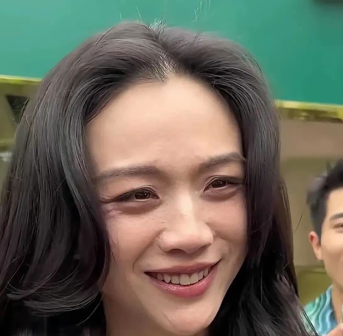 前段时间汤唯出现在了北京三里屯，很多人才发现真实的汤唯已经苍老了。

汤唯面