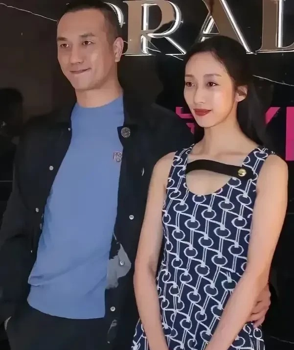 很多事实证明，要想使爱情或者婚姻能长久持续，生孩子是一个最可靠的项目！

比如黄