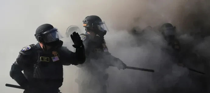 加州移民怒了和美国政府硬刚











我简直不敢相信眼前发生的一切！
