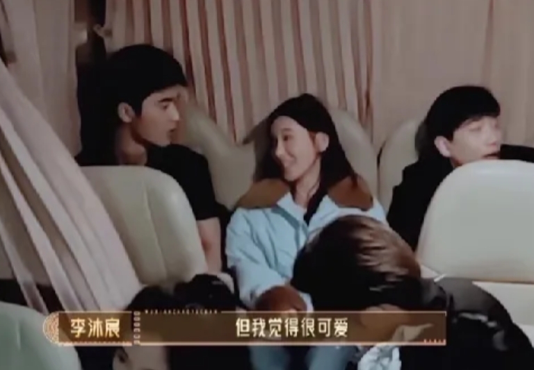 刘奕畅因为演技太夸张被淘汰后，李沐宸夸奖道：“我觉得很可爱，它这个题不就是要搞笑