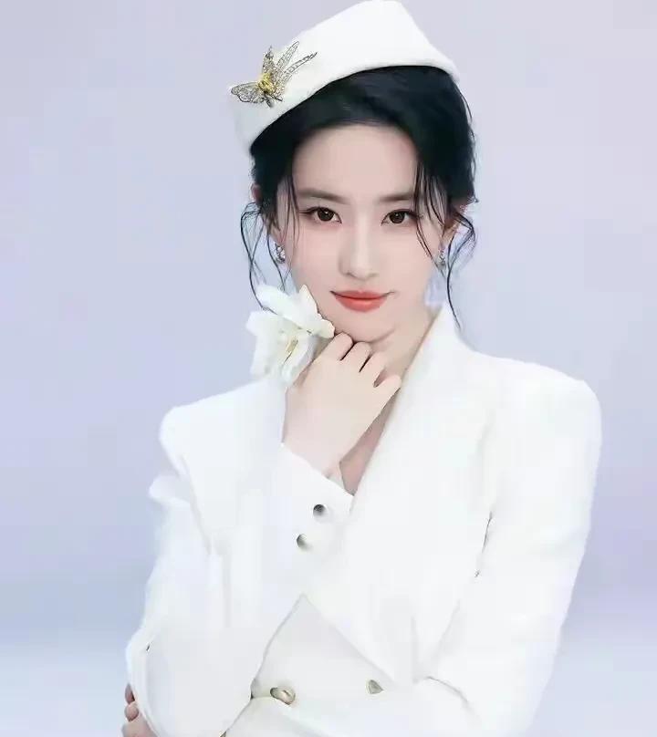 大小“刘亦菲”的颜值对决
这一波王楚然赢麻了
美的定义是多元的
没有谁能永远独占