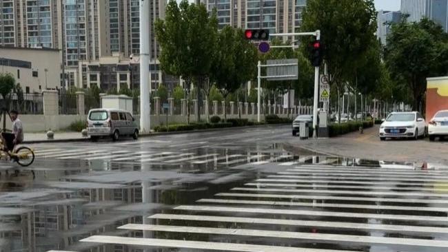暴雨后郑州市区交通秩序已恢复正常
