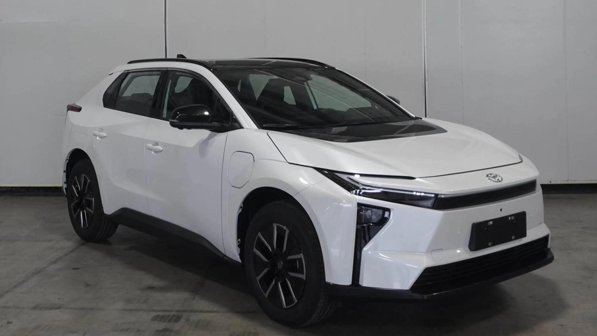 新款丰田铂智4X曝光，换装新前脸，电机功率提升，提供两驱和四驱