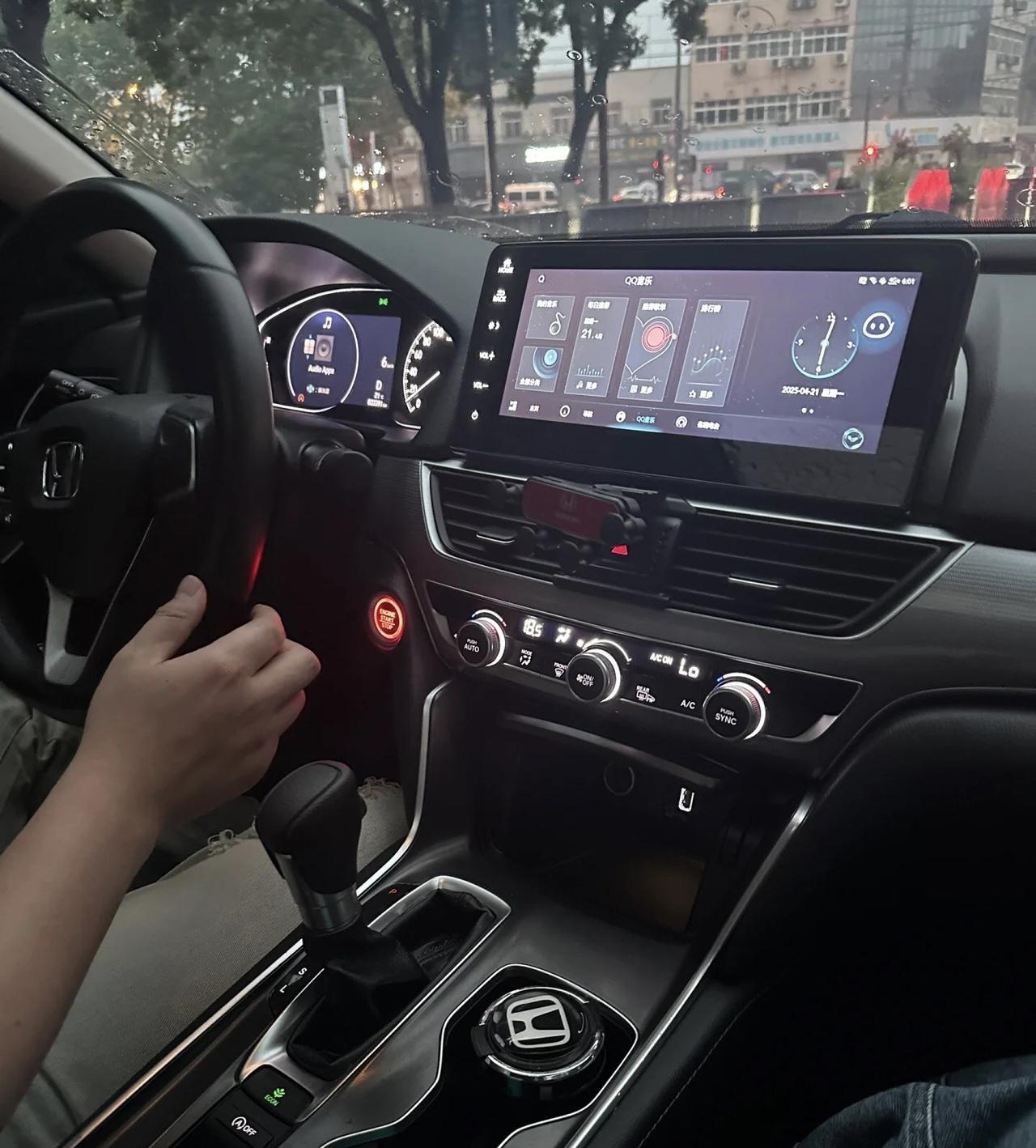 有一位修车师傅，教我这样买车：
1、牛皮吹上天的，不要买。
2、对比这个，对比那