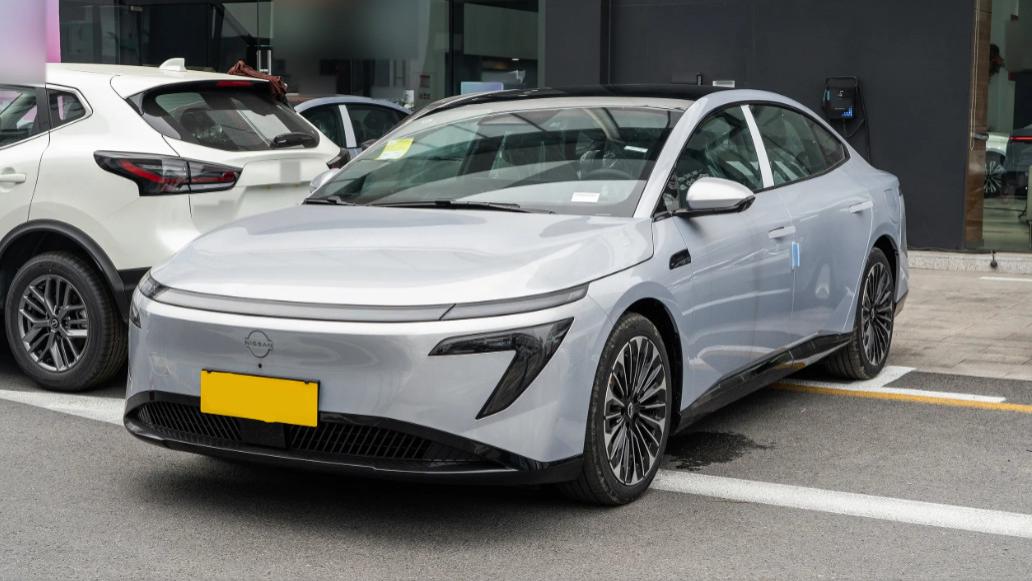 15万选中大型纯电轿车，看完这款再决定，短途试驾体验东风日产N7