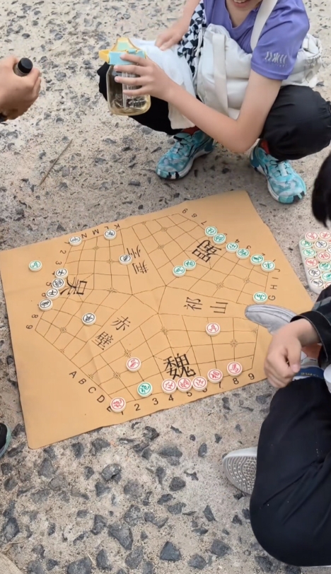 世界进步了，三人象棋还是第一次见