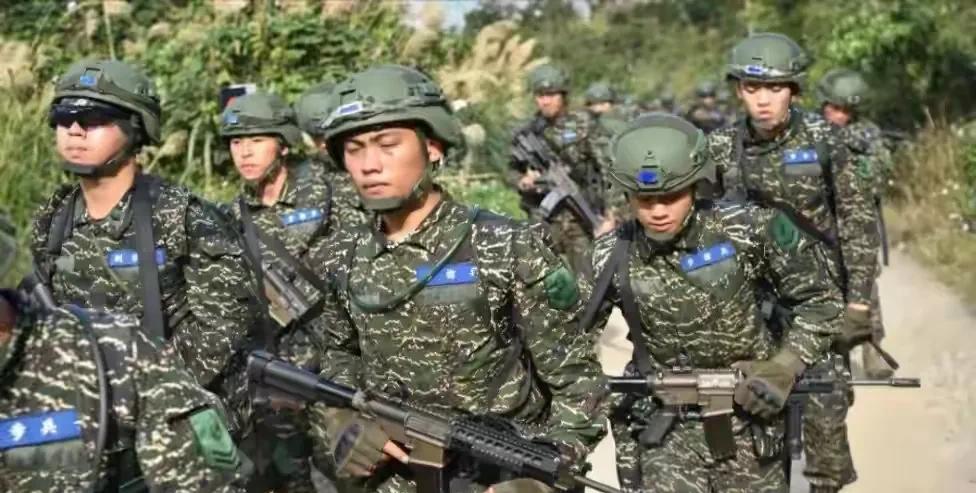 实在不想当炮灰！台军军官爆发退伍申请潮！
台媒体4月15日报道称，近年来解放军在