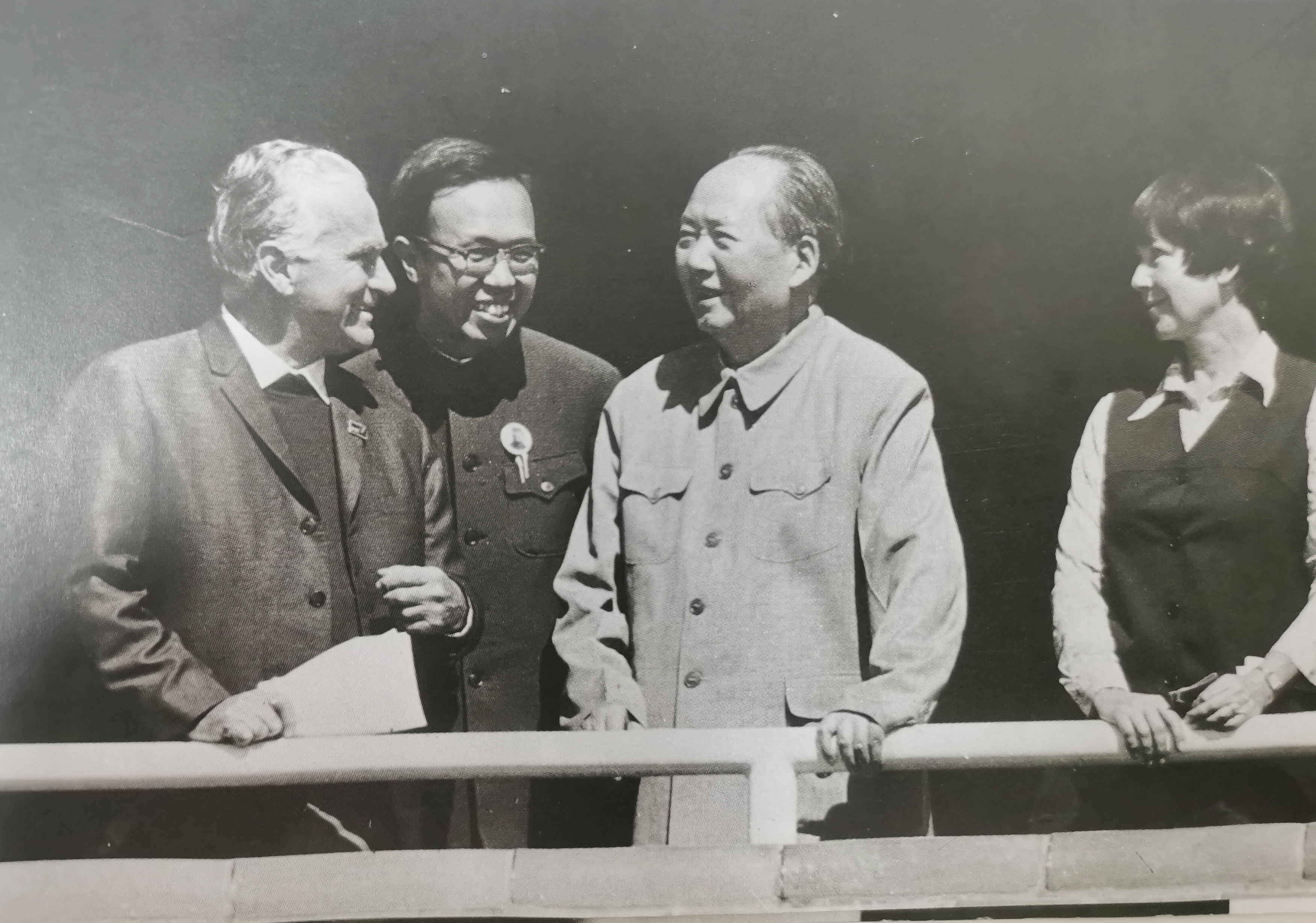1965年毛主席接见了他的老朋友斯诺。斯诺对毛主席说，他相信毛主席著作的影响力会