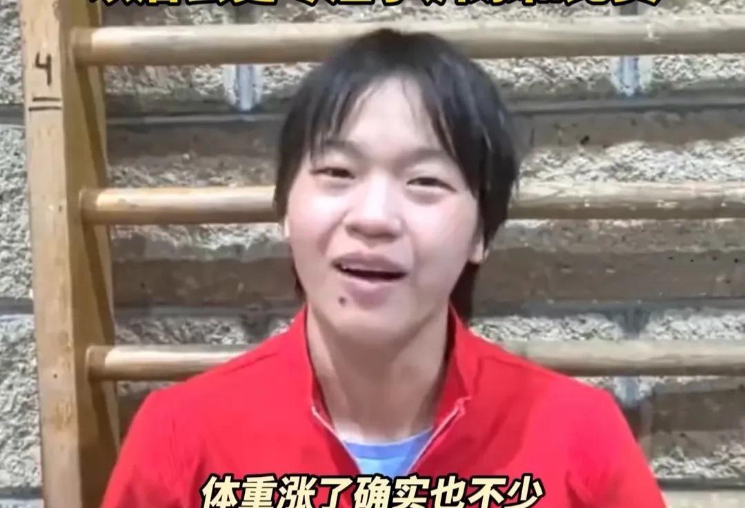 全红婵正面回应在墨西哥站决赛摘银的几个原因：
1.体重涨了动作确实会变形。
2.