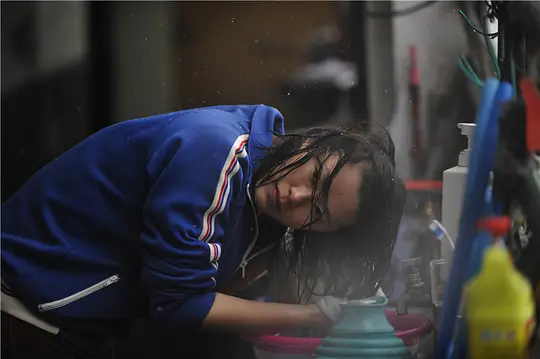      《推拿》算是思来想去才决定去看的。 
         预告片的片段和