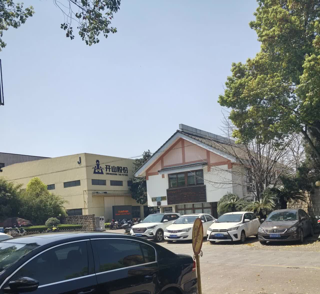 今天正式到考场考科目二，早上7点半出发，教练带到考场，然后是刷身份证侯考。看每个