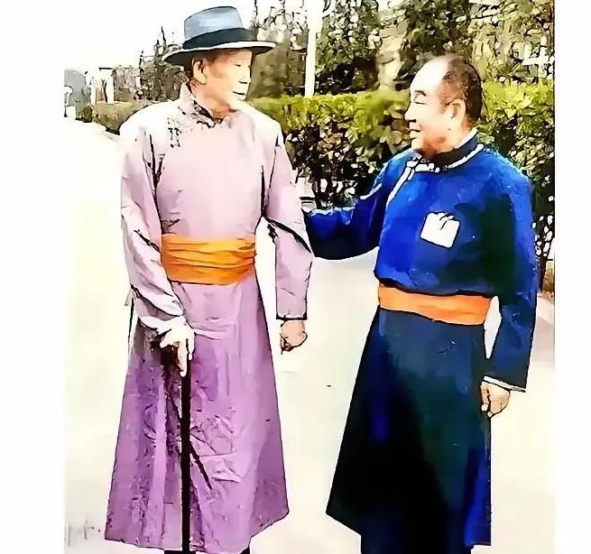 乌兰夫与儿子布赫～～～网友：内蒙古排名第一的世家大族……