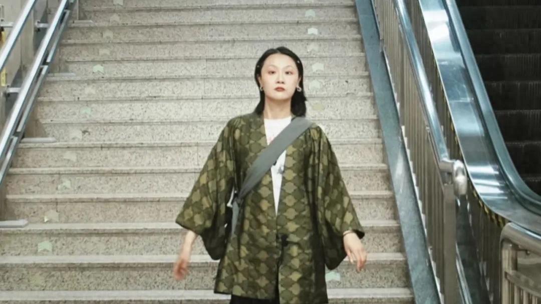 北京地铁见义勇为，一个山东姑娘的勇气，照亮了谁的心？