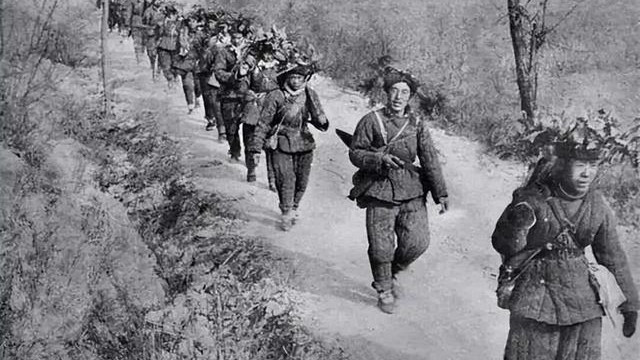 1952年，特务引来美机轰炸，志愿军班长打出一枪，吓得特务露马脚