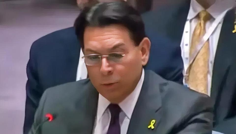 #美媒记者探访特拉维夫看到满目疮痍# 以色列常驻联合国代表丹尼·达农在联合国安理